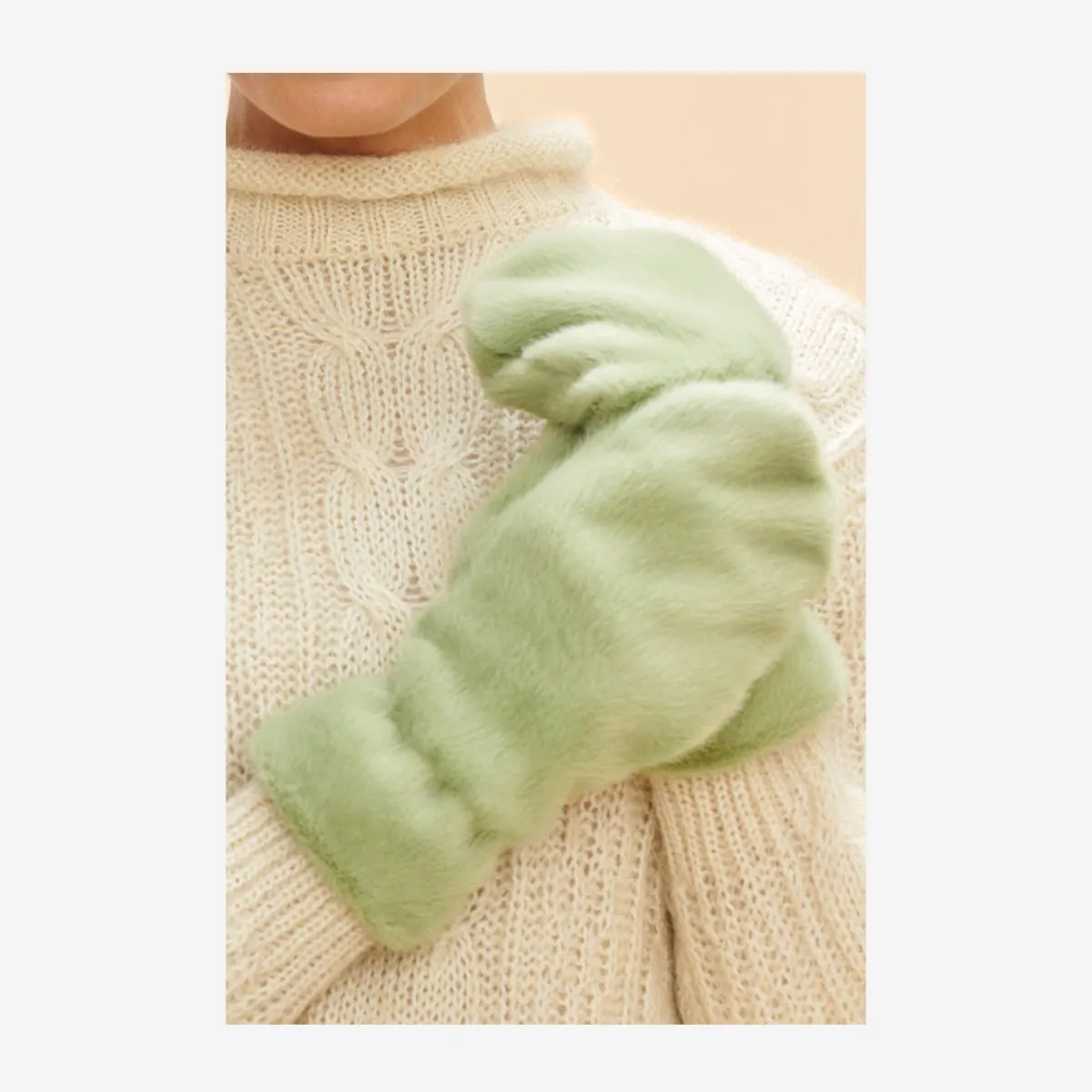 WOMAN'S FLUFFY TEDDY MITTENS - SAGE